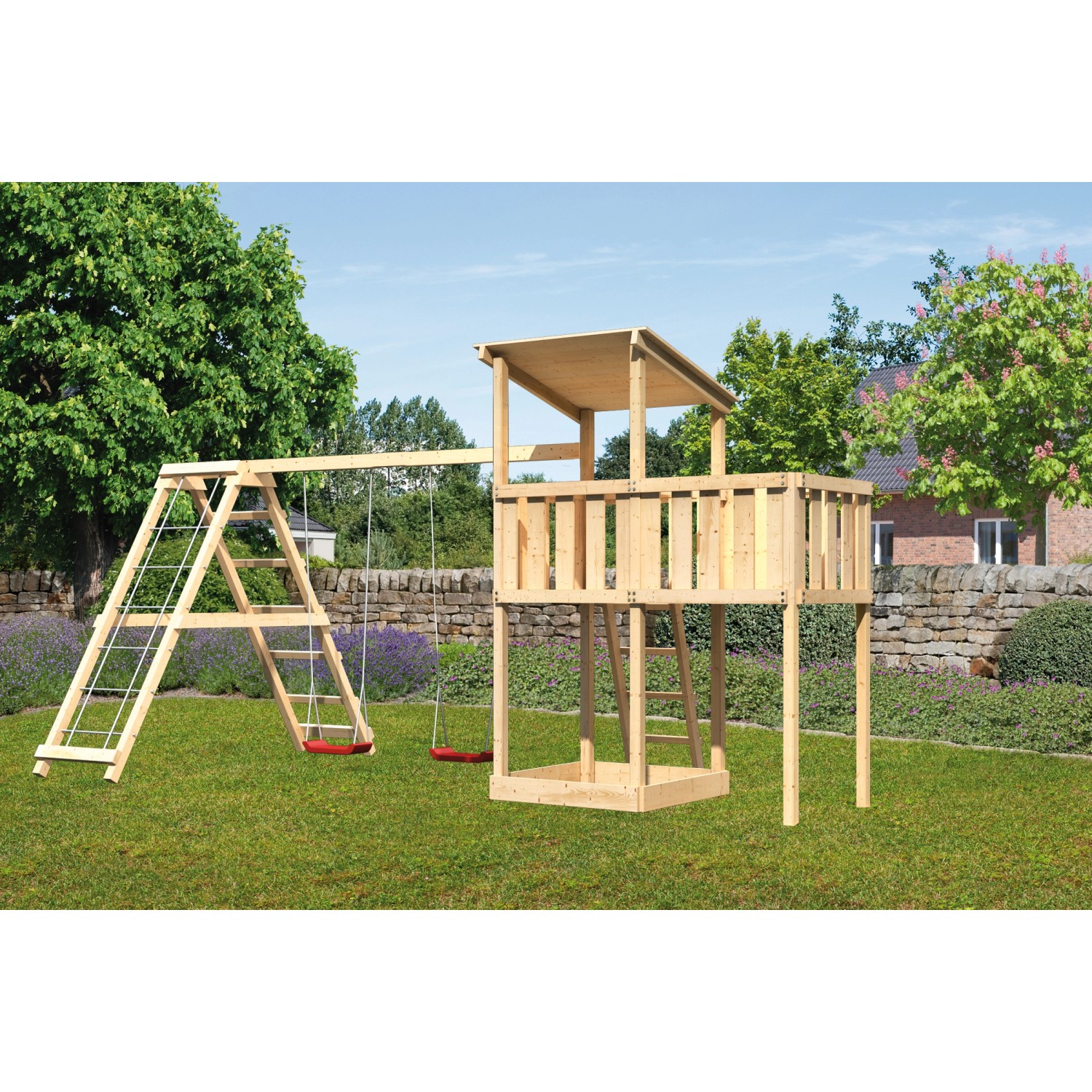 Karibu Spielturm Anna mit Doppelschaukel, Klettergerüst und Anbauplattform im Garten.