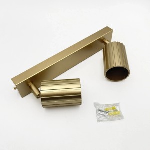 Goldene Lamkur Deckenleuchte Prisma, 2-flammig, mit geriffelten Lampenschirmen. Spots für stilvolle Beleuchtung.
