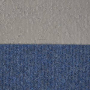 Blauer Teppichboden Mosaik Meterware mit Schaumrücken, Detailansicht.