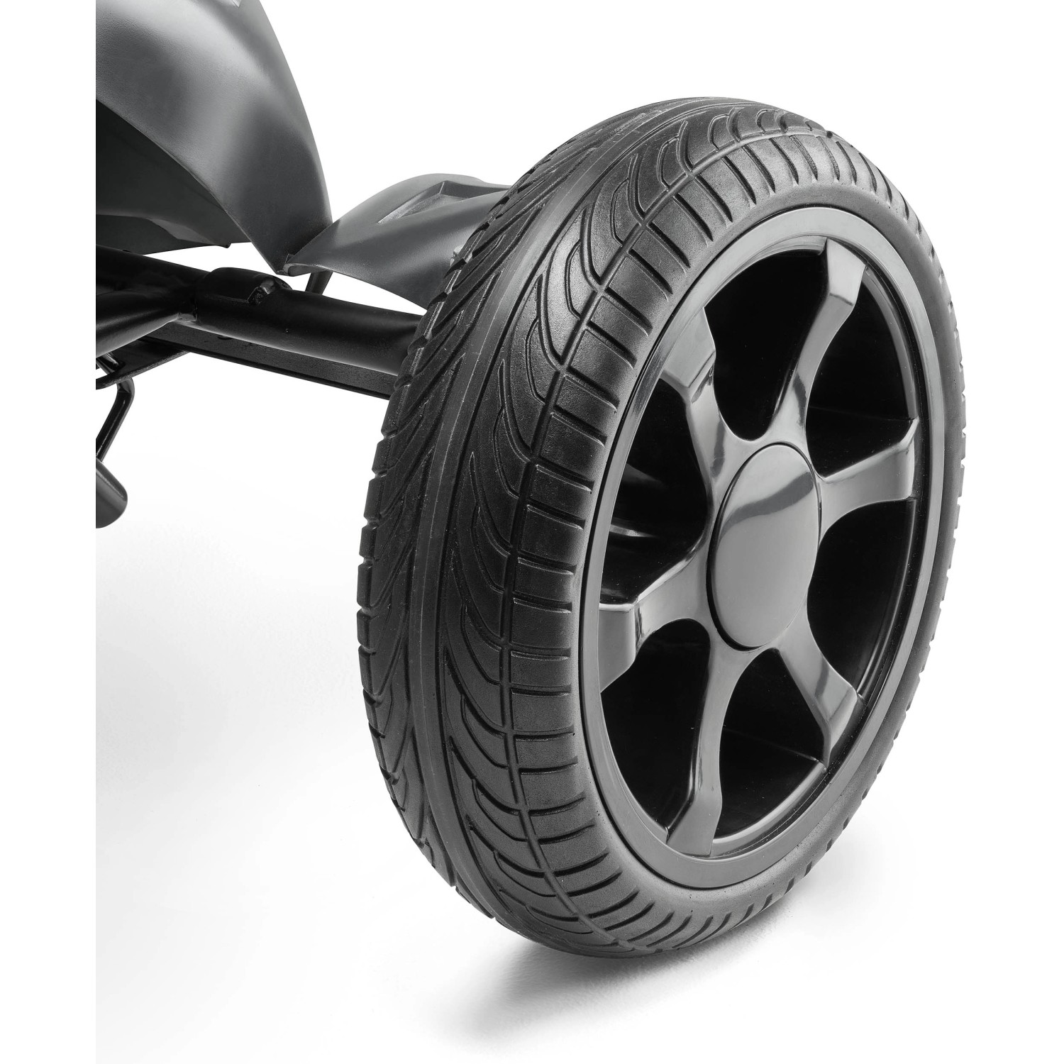 Detailaufnahme: Schwarzes Go-Kart Venom Rad mit profilierten Reifen. Ideal für Spiel & Spaß im Freien.