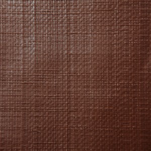 Detailaufnahme der braunen Windhager Balkon-Abdeckung mit gewebter Textur.