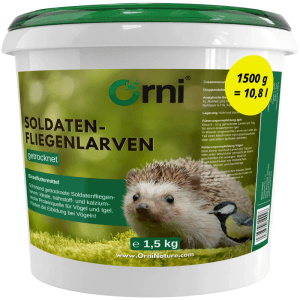 Orni Soldatenfliegenlarven getrocknet im Eimer, mit Igel und Meise auf Gras. Eiweißreiches Wildvogelfutter, 1,5 kg.