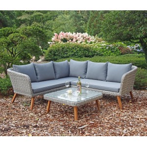 3-teiliges Gartenmöbel Lounge-Set Pamplona mit grauem Sofa, Tisch mit Glasplatte und grauen Kissen.