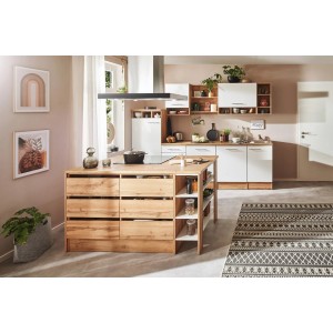 Respekta Inselküche Hilde 280 cm Weiß mit Elektrogeräten und Kochinsel mit Schubladen und Regalen.