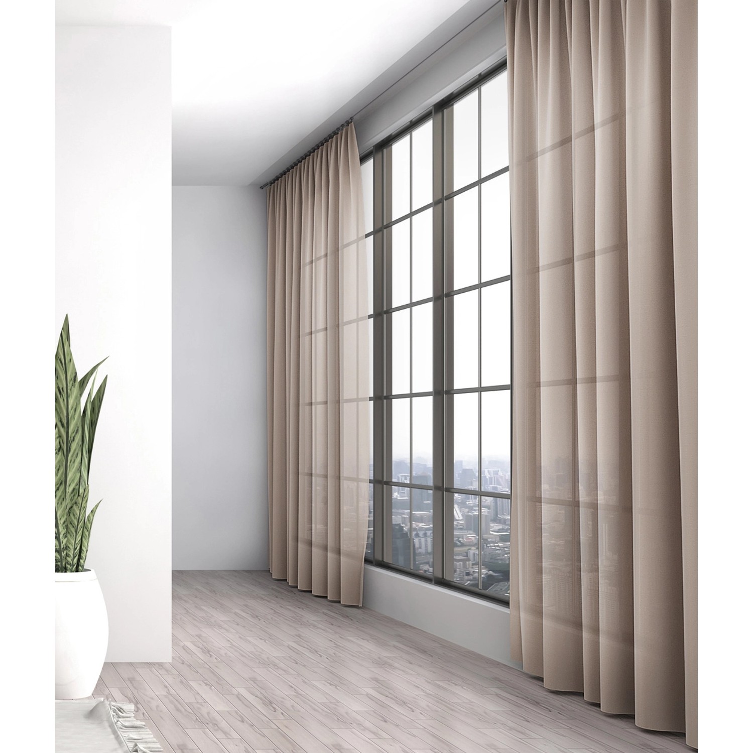 Gardinia Seilspanngarnitur Race, 5 m, schwarz-matt, mit beigen Vorhängen an einem Fenster.