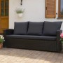 Schwarzes 3-Sitzer Gartensofa mit Kissen aus Polyrattan. Sitzkissen & Gartenstuhlauflagen.