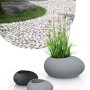 Scheurich Flow Pflanzgefäße in Stony Black und Grau, organische Form, für Garten und Terrasse.