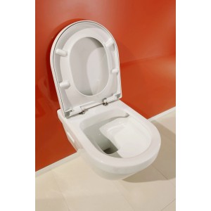 Villeroy & Boch Architectura Wand-WC, Tiefspüler in Weiß mit geöffnetem WC-Deckel.