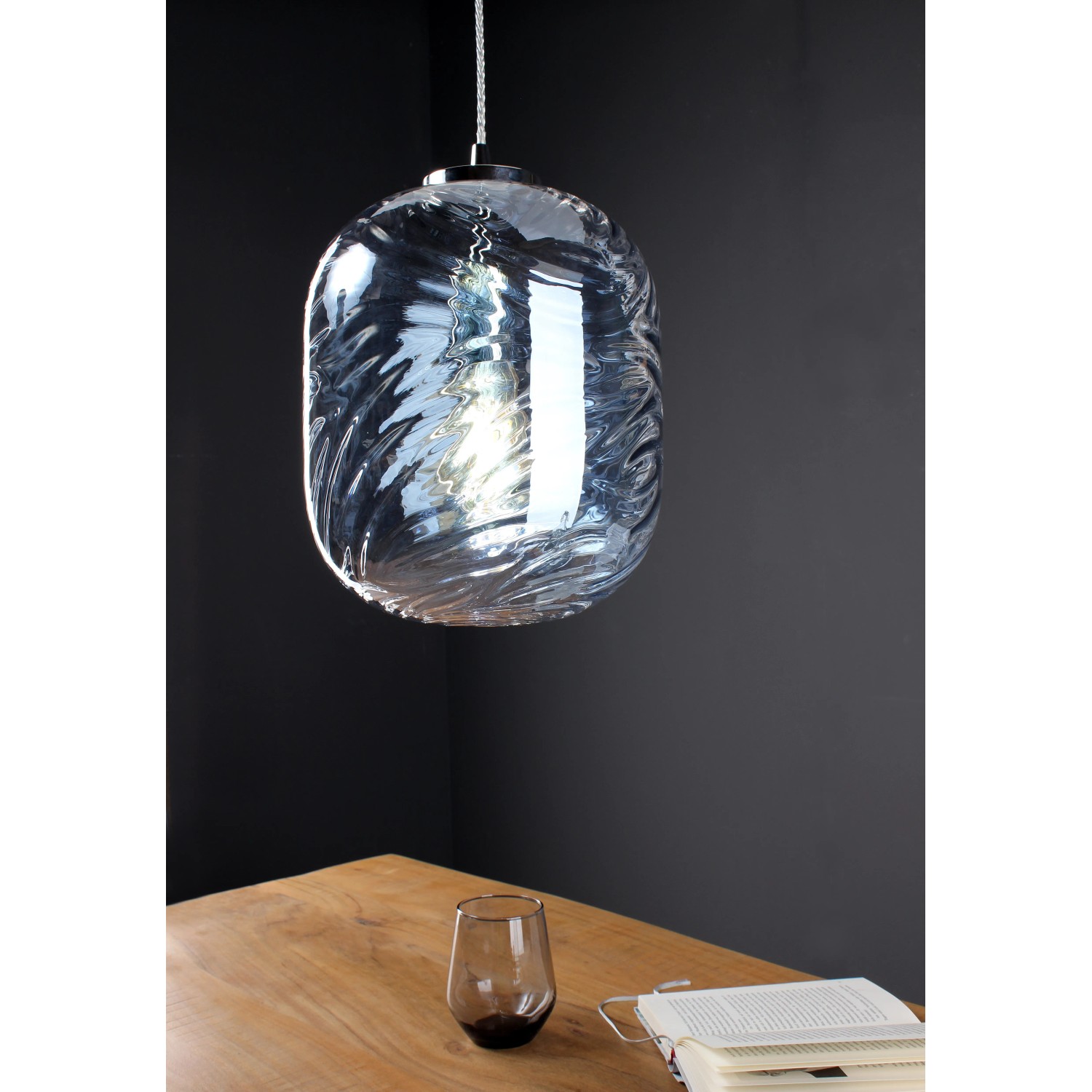 LUCE Design Pendelleuchte Nereide, blaues Glas mit Wellenmuster, höhenverstellbar.