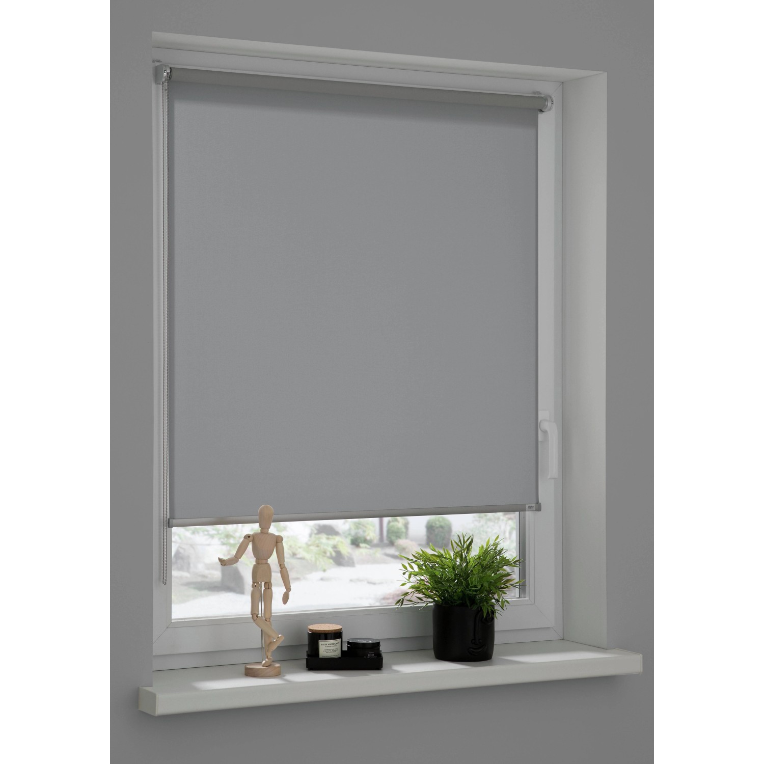 Schöner Wohnen Tageslichtrollo Tizia, 45x150 cm, anthrazit im Fenster.