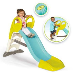 Mehrfarbige Smoby Rutsche GM mit Wasseranschluss und Kind auf der Rutsche.