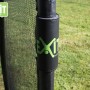 Detailaufnahme: Schwarzes EXIT Coppa Fußballtor mit Logo und Netz.