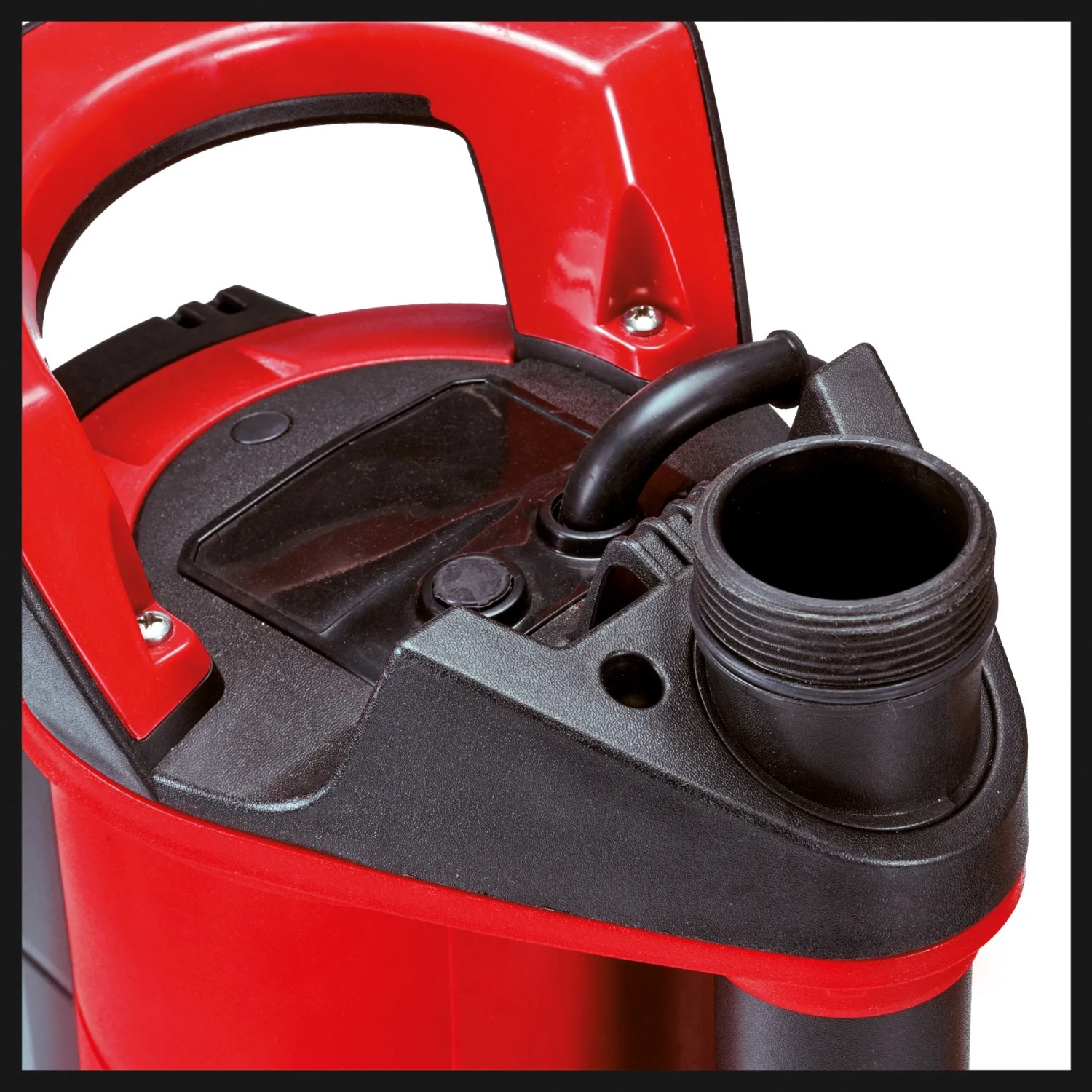 Detailaufnahme der Einhell GE-DP 6935 A ECO Schmutzwasserpumpe mit Schlauchanschluss.