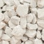 Nahaufnahme von Carrara Marmorbruch, weiß, 25-50 mm, Zierkies für Garten und Landschaftsbau.