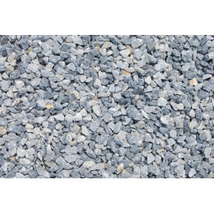 Nahaufnahme von blau-grauem Marmorsplitt (8-12 mm) für Garten- und Landschaftsbau.