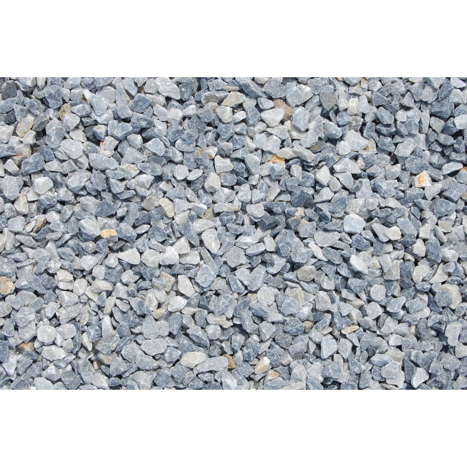 Nahaufnahme von blau-grauem Marmorsplitt (8-12 mm) für Garten- und Landschaftsbau.