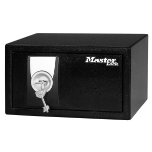Schwarzer Master Lock Tresor X031ML mit Schlüssel, 9,93 l Fassungsvermögen.