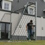 EXIT Scala Aluminium Fußballtor 500x200 cm mit zwei Jungen beim Fußballspielen im Garten.