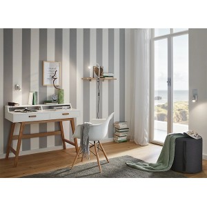 Moderne LED-Steckerleuchte Titan von Briloner in einem stilvollen Arbeitszimmer.