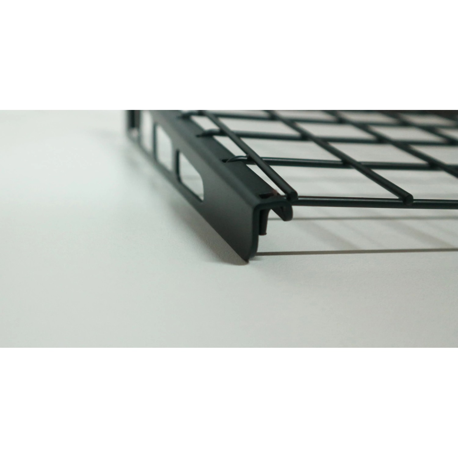 Ar Shelving Stahlgitterboden Rivet, anthrazitgrau, für Rivet Regale mit 45 cm Tiefe.