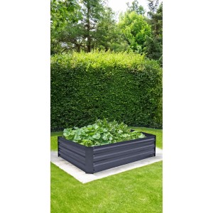 Anthrazitfarbenes Garden Pleasure Hochbeet aus Metall, bepflanzt im Garten.