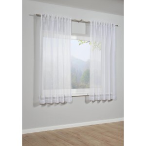 Weißer Bennetti Voile Schal 140x175 cm mit Gardinenband am Fenster.