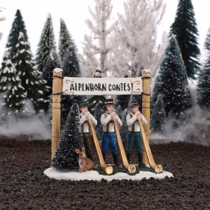 Luville Alphornbläser Miniatur: Drei Musikanten beim Wettbewerb, festliche Weihnachtsdekoration.