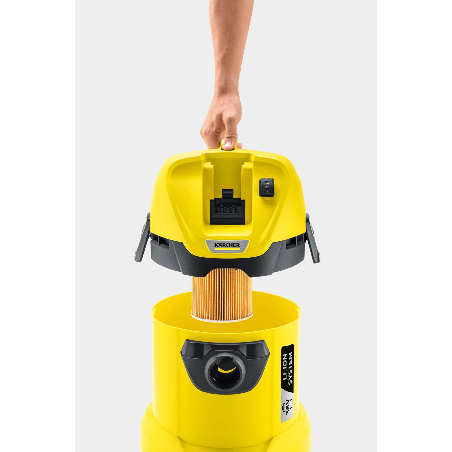 Gelber Kärcher Akku-Mehrzwecksauger WD 3 Battery ohne Akku, geöffnet mit Filter.