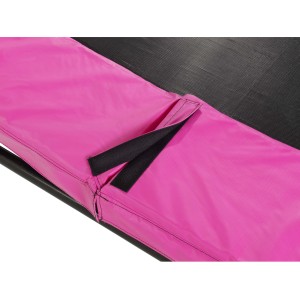 Detailaufnahme des rosa Schutzrandes vom EXIT Silhouette Trampolin D366cm.