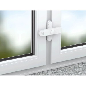 Weiße Basi Fenster-Zusatzsicherung für Doppelflügelfenster am Fensterrahmen montiert.