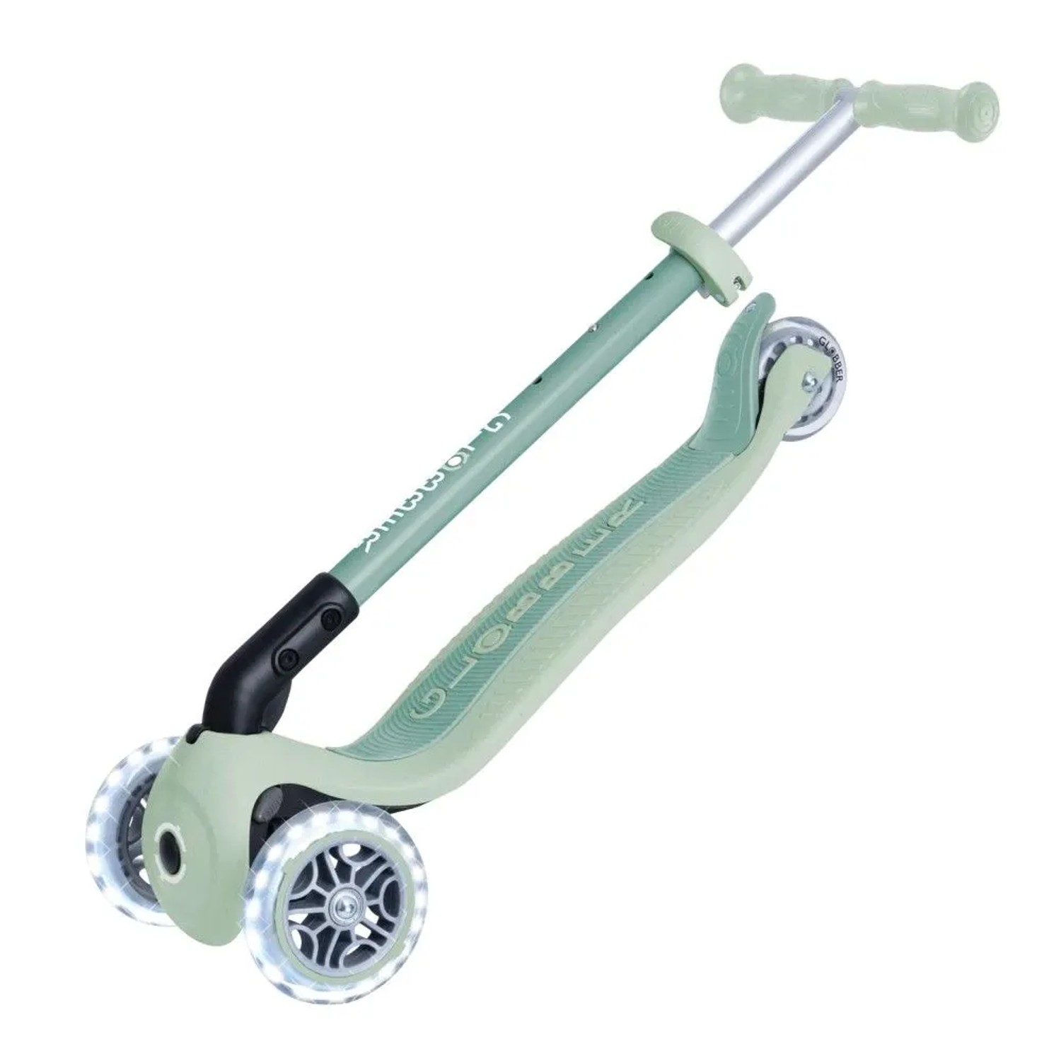 Pistazienfarbener Globber Primo Foldable Lights Tretroller mit 3 LED-Rädern, faltbar und höhenverstellbar für Kinder.