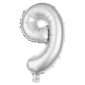 Silberner Folienballon in Form der Zahl 9, ideal für Partys und Geburtstage.