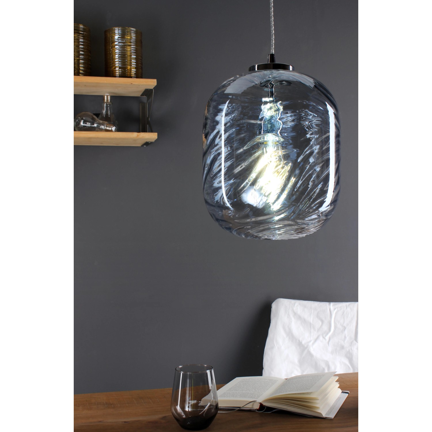 LUCE Design Pendelleuchte Nereide mit blauem Glas und Wellenmuster für E27 Leuchtmittel.