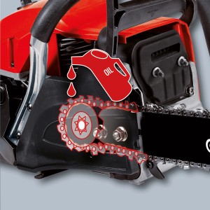 Detailaufnahme: Einhell Benzin-Kettensäge GC-PC 2040 I mit Kettenschmierung.