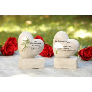 FlowerPower Gedenkstein Herz mit Blumen, grauer Grabschmuck aus Kunststein, 7,5x13x17,5cm.