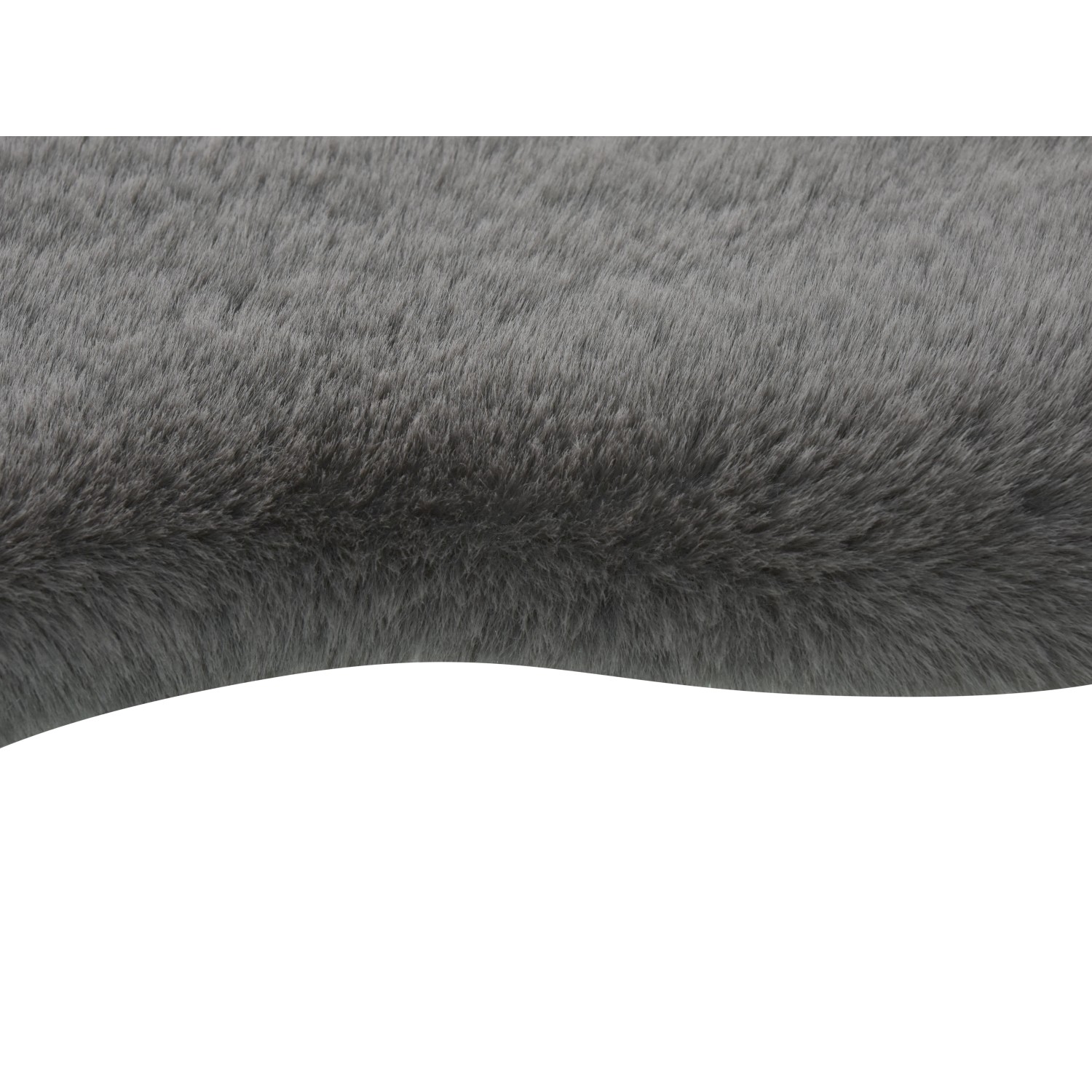 Detailaufnahme: Anthrazitfarbener Kunstfell-Teppich (60x90 cm), weich und dicht.