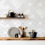 Komar Vlies Fototapete Coquilles Blanches, geometrisches Muster in Weiß und Grau.