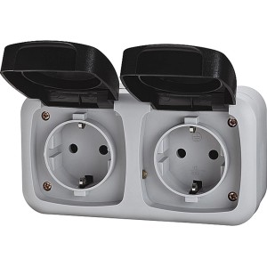 Graue 2-fach Feuchtraumsteckdose Basic mit Klappdeckel für Aufputzmontage.