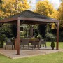 Sojag Pavillon Valencia Holz 363x363 cm mit Tisch und Stühlen im Garten.