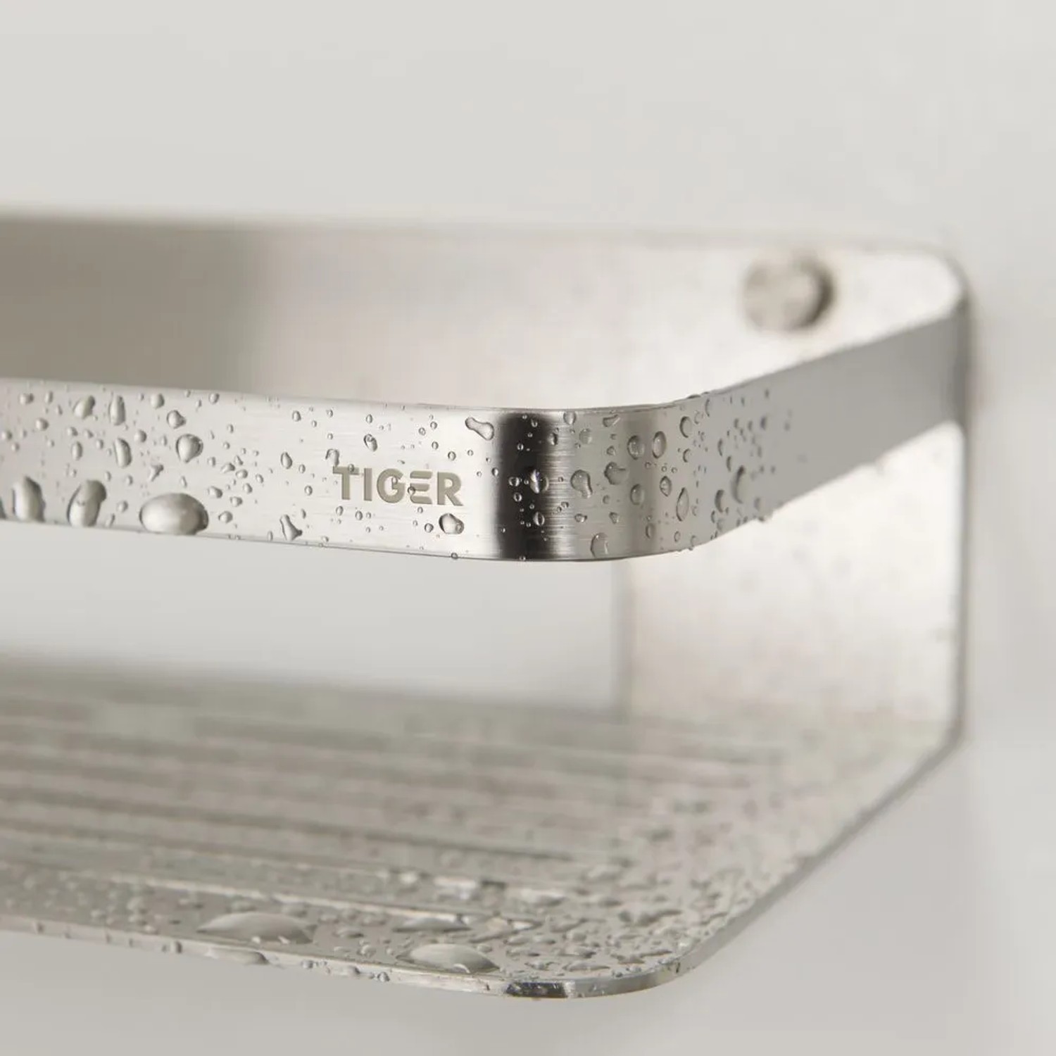 Tiger Duschkorb Caddy, 24 cm, aus gebürstetem Edelstahl mit Wasser.