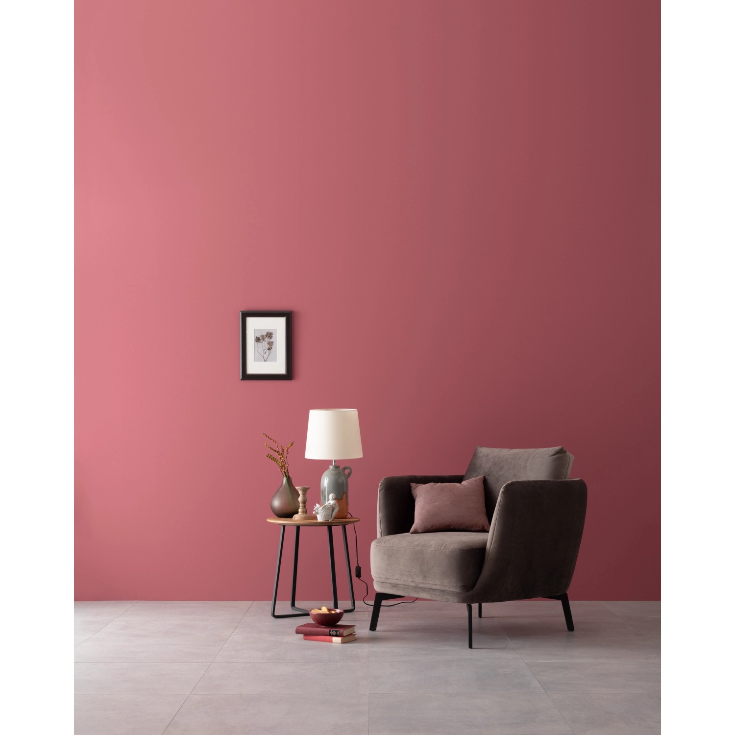 Wohnzimmer mit Wandfarbe Schöner Wohnen Designfarben Englisches Rosenrot, matter Farbton.