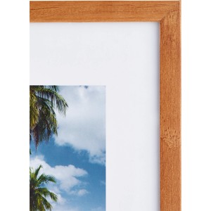 Holzbilderrahmen in Nussbaum, 18x24 cm, mit glatter Oberfläche. Bilderrahmen für Fotos und Bilder.