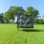 Schwarzes EXIT Lotus Classic Gartentrampolin mit Sicherheitsnetz, Ø 253 cm.
