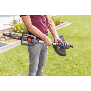 Al-Ko Akku-Rasentrimmer GT 1825 in Nutzung: Handlicher Trimmer für präzise Rasenkanten, Akku kompatibel mit Bosch.