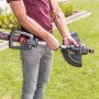 Al-Ko Akku-Rasentrimmer GT 1825 in Nutzung: Handlicher Trimmer für präzise Rasenkanten, Akku kompatibel mit Bosch.