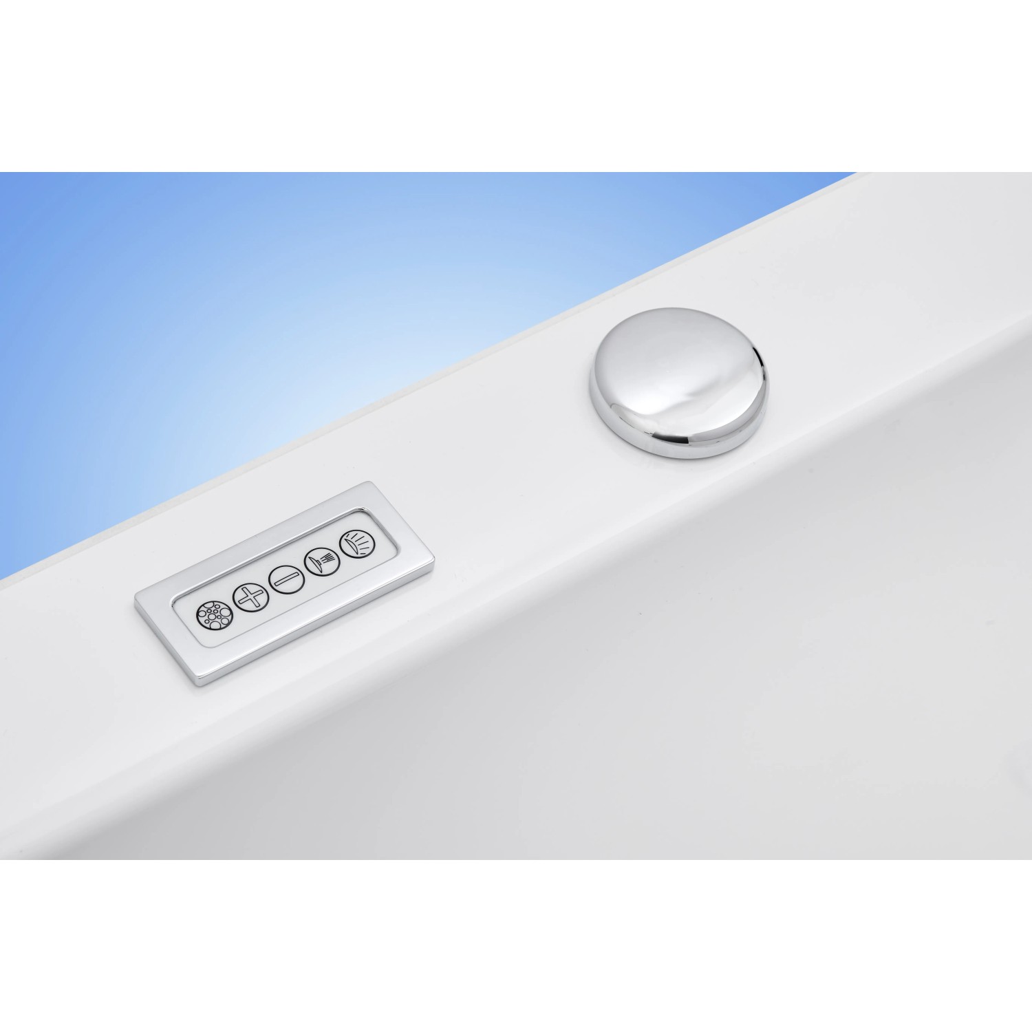 Detailansicht: Bedienelemente und Abfluss einer weißen Ottofond Whirlpool-Badewanne.