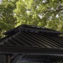 Detailansicht des anthrazitfarbenen Sojag Aluminium Pavillon Messina Dachs.