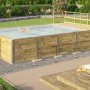 Hellgrauer Weka Holzpool mit Sonnendeck und Technikraum im Garten.