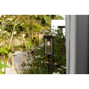 Lutec Solar-Wegeleuchte Flair, mattschwarz, mit E27 Leuchtmittel im Garten.