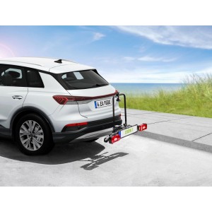 Eufab CROW 1 Fahrradträger für Anhängerkupplung am Heck eines weißen Autos.